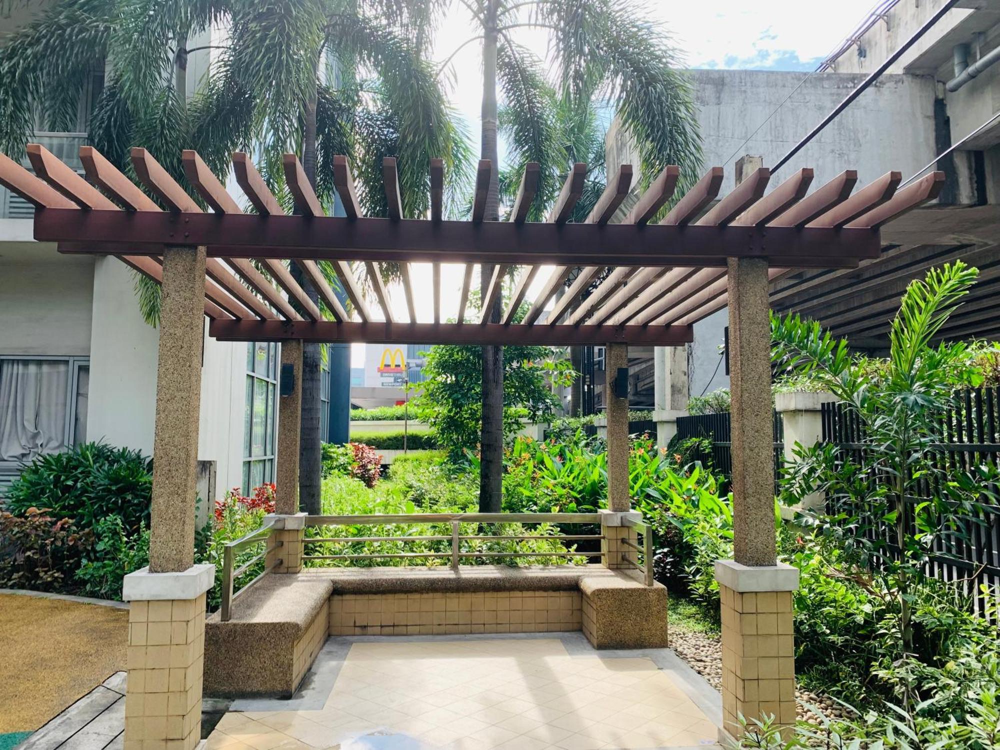One Palm Tree Villas Condominium - Studio 7Th Fl With Balcony - Across Terminal 3 Airport Pasay Exterior foto